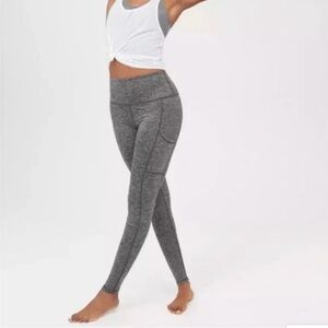AERIE Heather Gray Chill Play Move Mid-High Rise Waist 28" 7/8 Leggings Pants T9